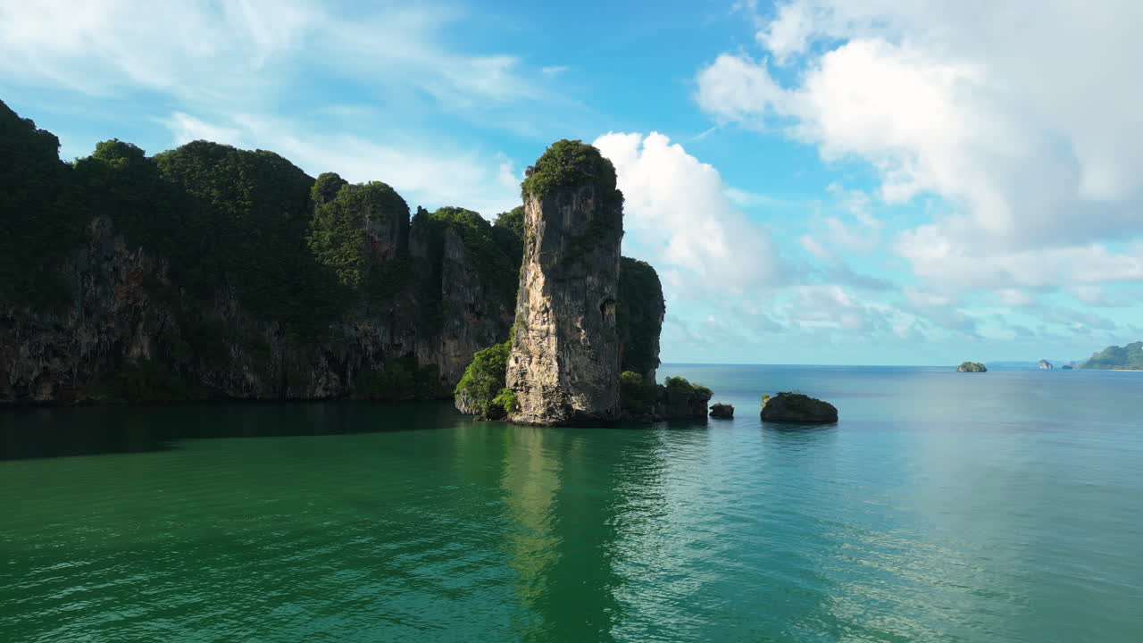 Costa di Ao Nang a Krabi, Thailandia, vista aerea con drone