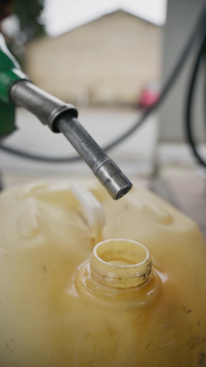 Filling jerry can with car fuel