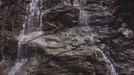 Un-Tiro-De-Catarata-Cae-En-El-Mt