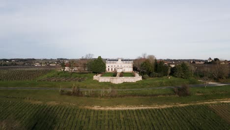 finca clásica en medio de viñedos por el gironde, bordeaux