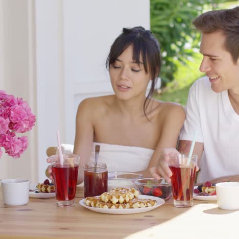 couple drinking iced tea at breakfast outside