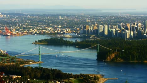 Vista-Del-Paisaje-Urbano-Con-Puente-Y-Río