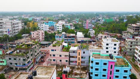 Coloridos-Edificios-Sobre-El-Paisaje-Urbano-De-Barisal-En-El-Centro-sur-De-Bangladesh