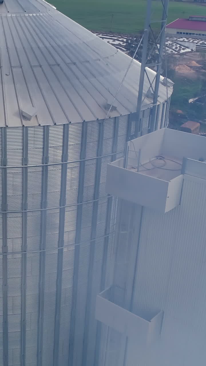 Impianto di stoccaggio con silos per cereali
