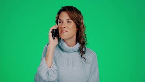 llamada telefónica, risas y una mujer en una pantalla verde