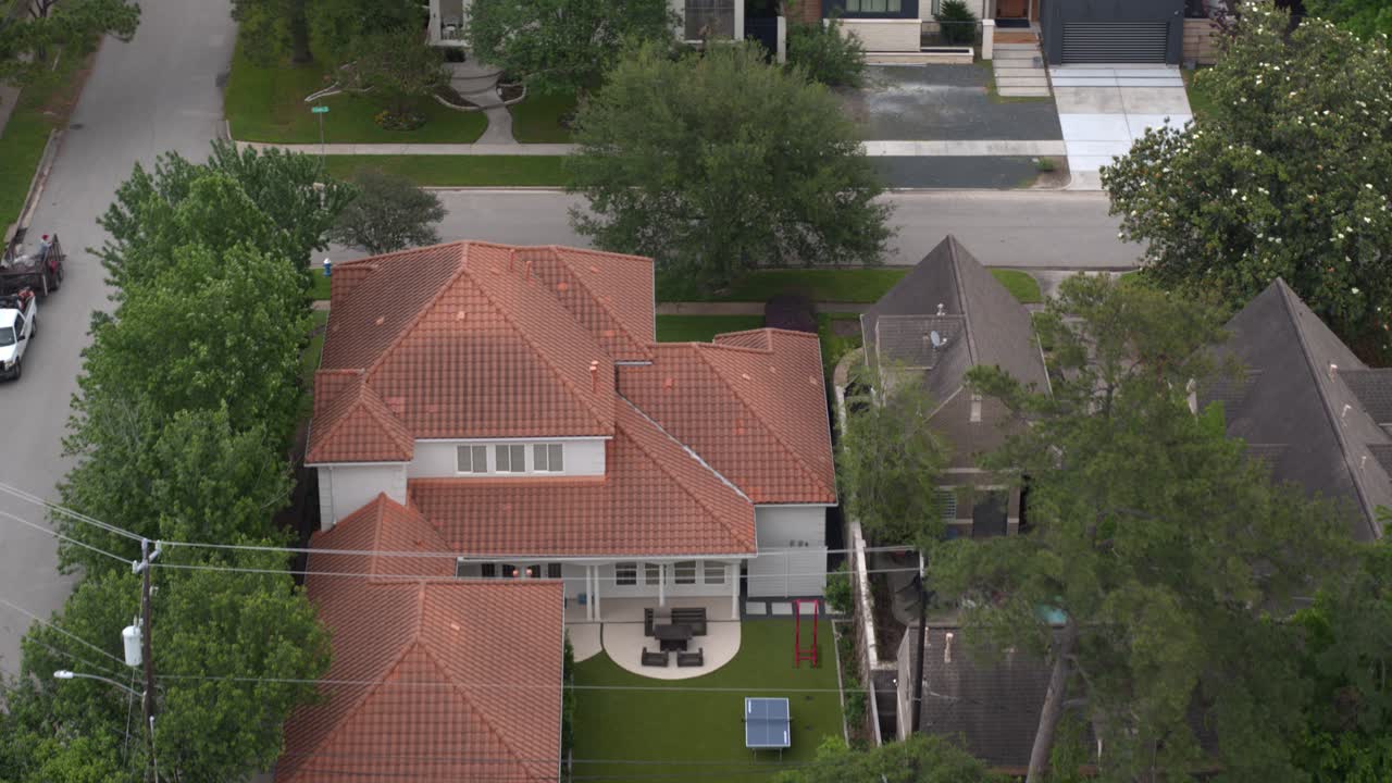 텍사스 주 휴스턴 의 부유 한 집 들 의 새 들 의 눈 으로 보는 모습