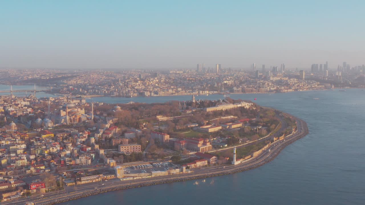 video de drones de estambul turquía en el área de sultanahmet con mezquitas turísticas