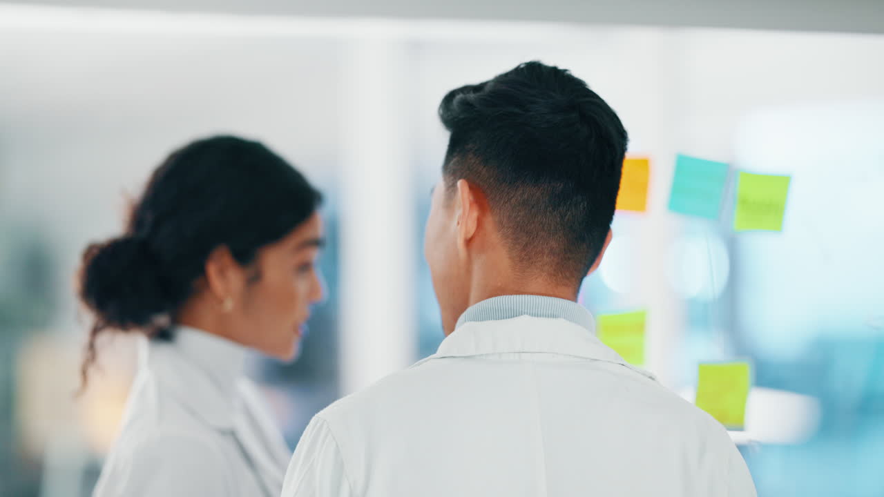 과학자, 남자, 여자, 그리고 계획에 대한 하이 파이브