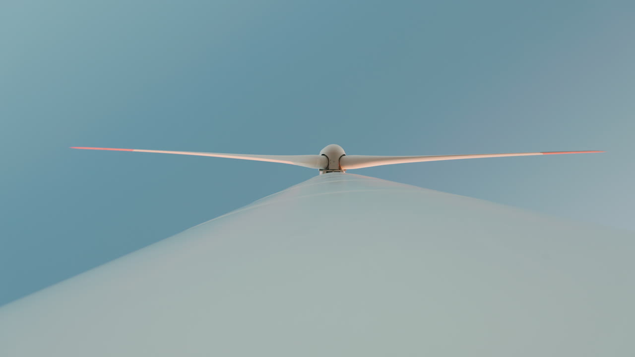 파란 하늘에 대한 풍력 터빈