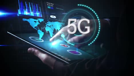 animación de texto 5g con escaneo de alcance, mapa del mundo y procesamiento de datos sobre el hombre usando tableta