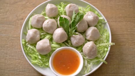 boiled fish balls with spicy dipping sauce