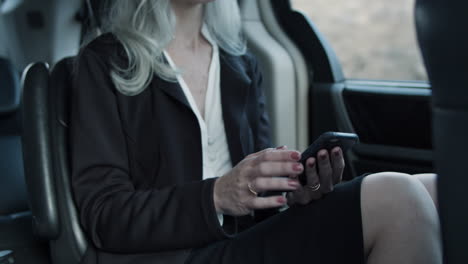 Close-Up-Of-Businesswoman's-Hands-Holding-Smartphone