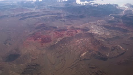 volando sobre la cordillera roja en nevdada