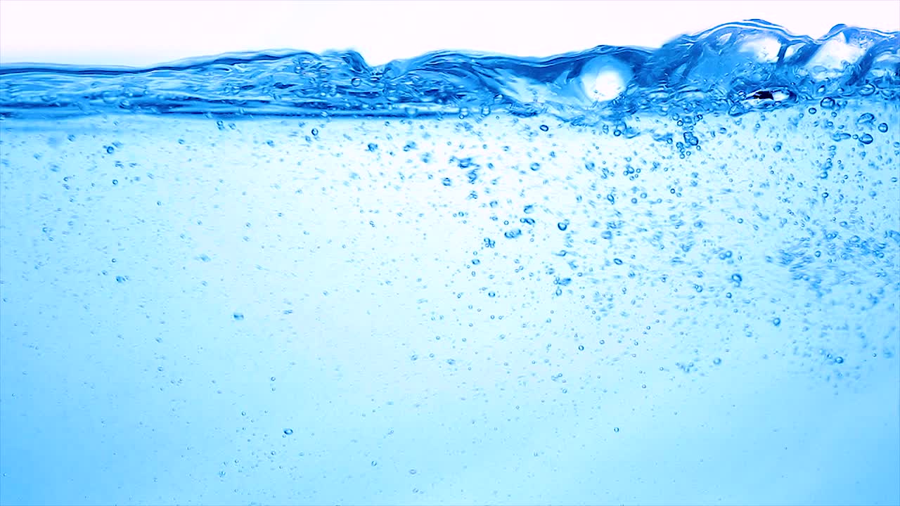 물을 슬로우 모션으로 가 ⁇ 게 찍습니다.