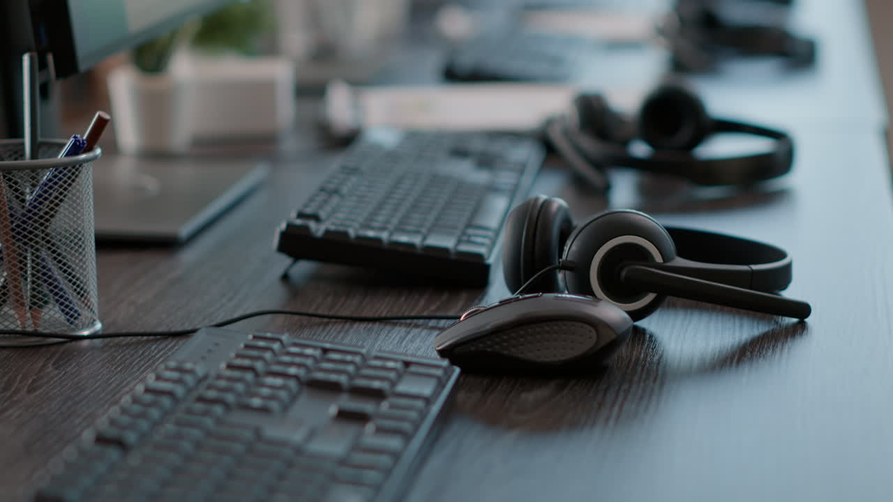 Audio headset used by call center agents to help clients