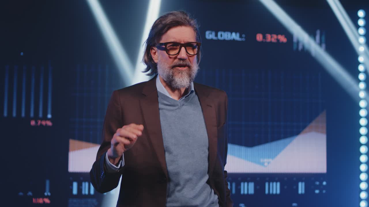 líder empresarial explicando la estrategia