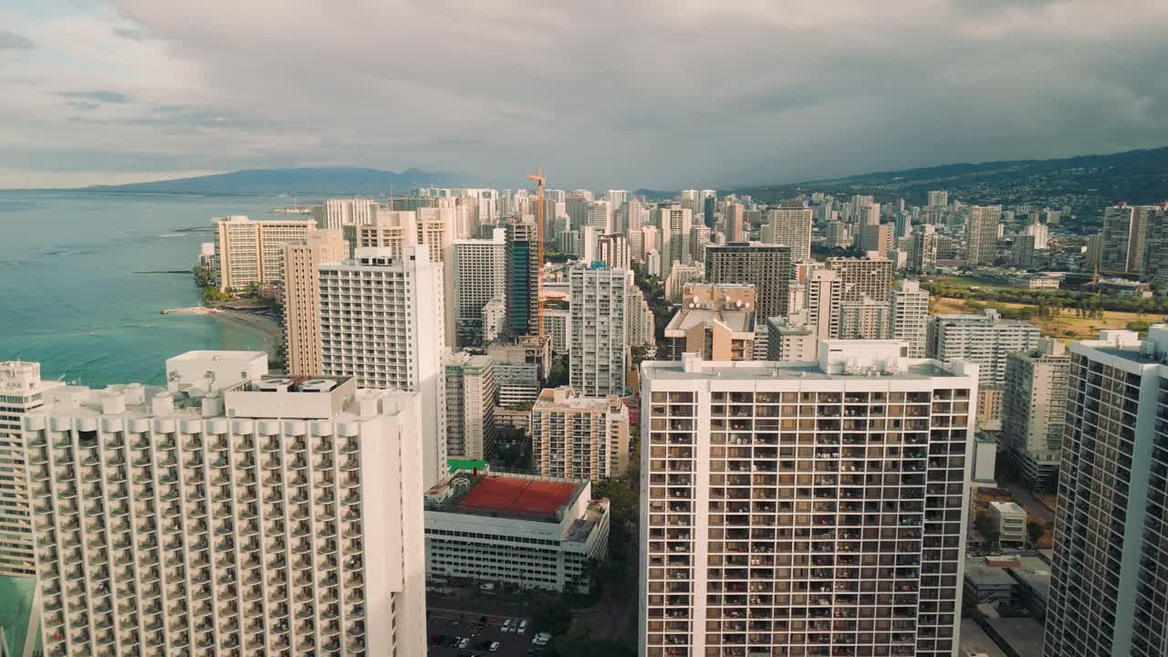 Honolulu, Havaí: Vista Aérea Panorâmica de Drone