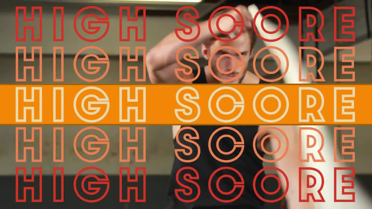 Animazione del testo "Record" in ripetizione con una striscia arancione sopra un uomo che si allena con le battle ropes.
