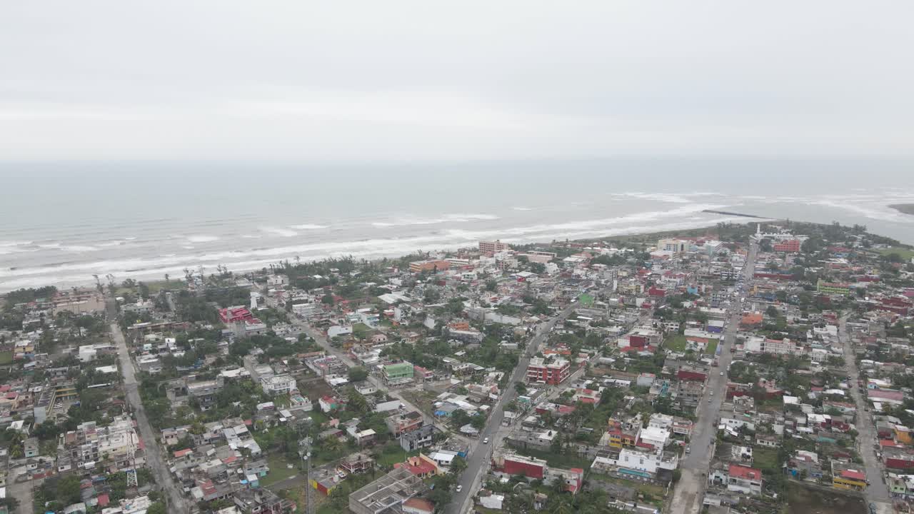 tecolutla veracruz, ciudad mexicana junto al mar vista desde el aire, increíble destino turístico en méxico