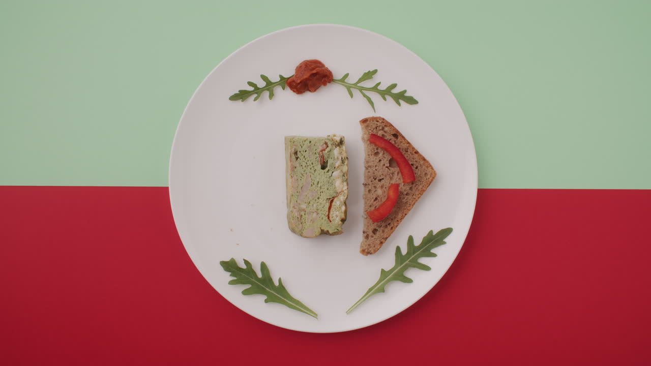 Appetizer arrangement with bread and tomato paste