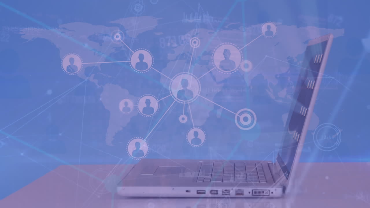 노트북과 오래된 지도를 사용하여 사업가의 중간 섹션에 프로필 아이콘의 네트워크의 애니메이션