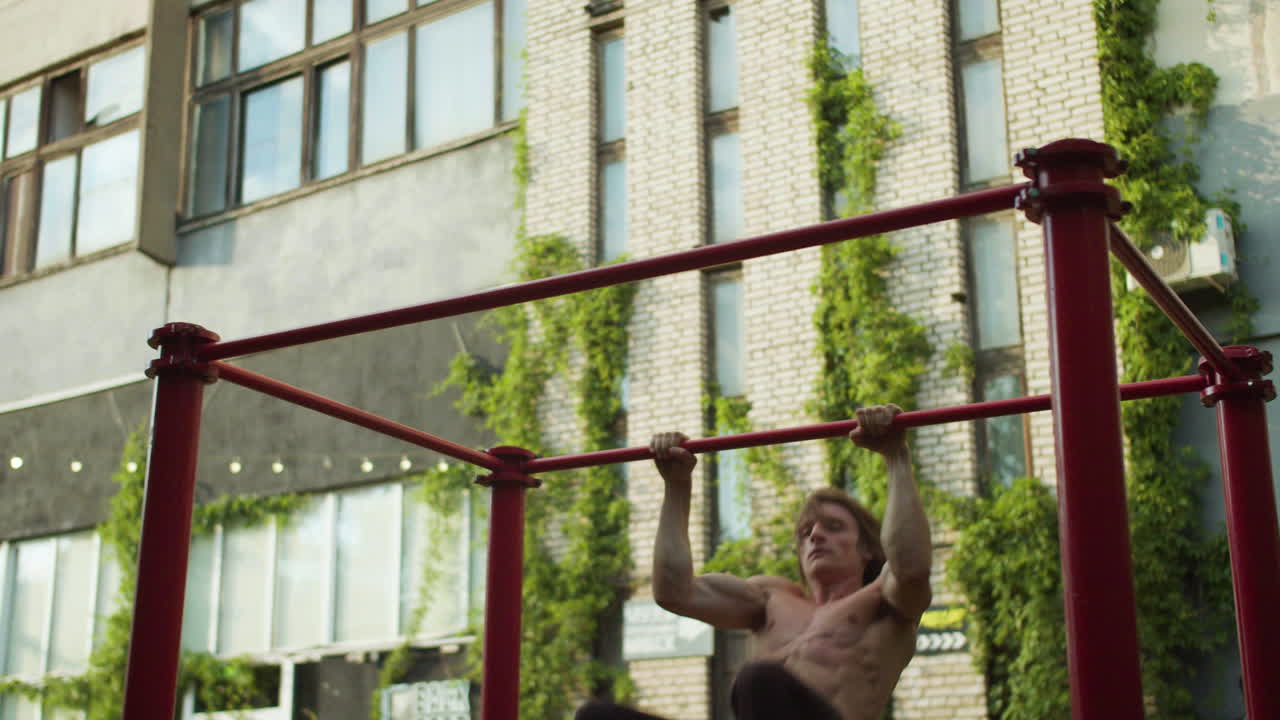 파쿠르를 하는 사람