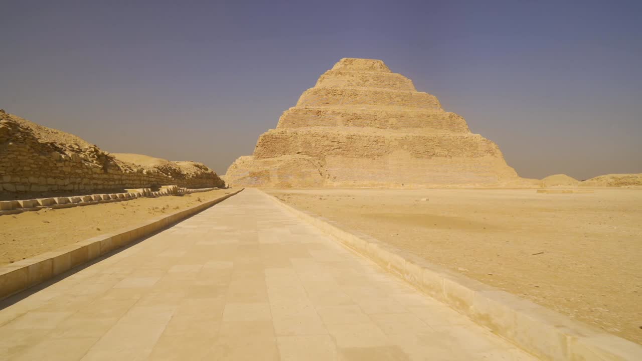 Džoserova pyramida v Sakkáře, Egypt