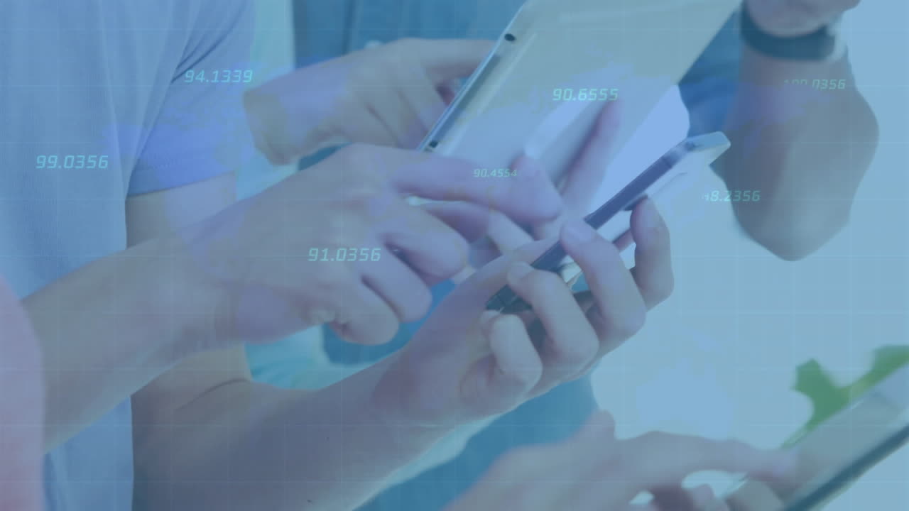 사무실에서 다양한 사업가들에 대한 금융 데이터 처리의 활성화