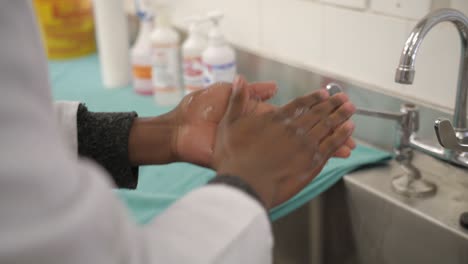 proper hand washing technique, step 2: palm to palm rubbing