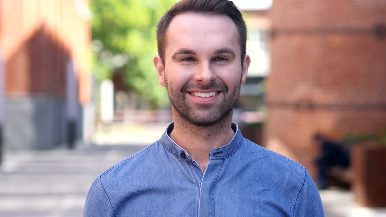 retrato de un hombre con un beso volador para su novia