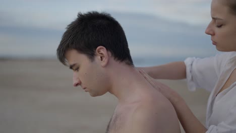 beach shoulder massage
