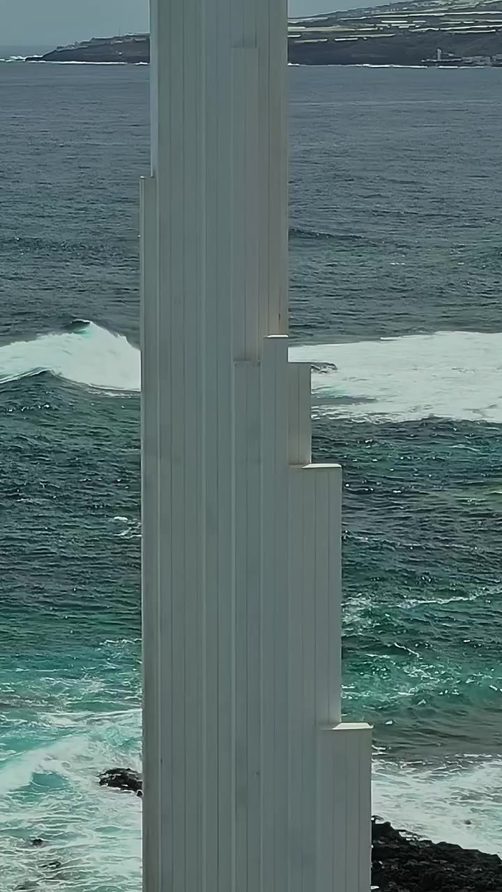 Imponente struttura in riva al mare a Tenerife che mette in mostra il paesaggio dell'isola