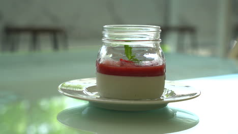 Panna-Cotta-Con-Salsa-De-Fresas