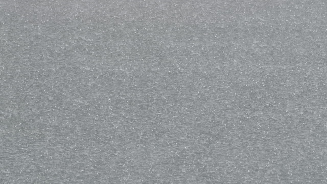 lluvia - gotas de lluvia en la superficie del agua