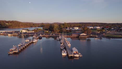 Boats-docked-on-a-peaceful-bay-in-morning-light-Saint-Helens,-Tasmania