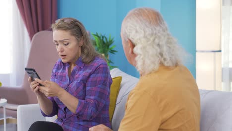 Die-Frau,-Die-Wütend-Auf-Ihren-Mann-Ist,-Wirft-Den-Ring-Weg.