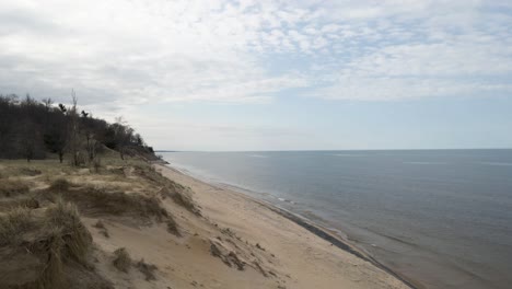 Girando-Hacia-La-Costa-Del-Lago-Michigan