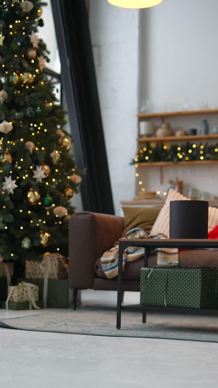 decoración de navidad en una acogedora sala de estar