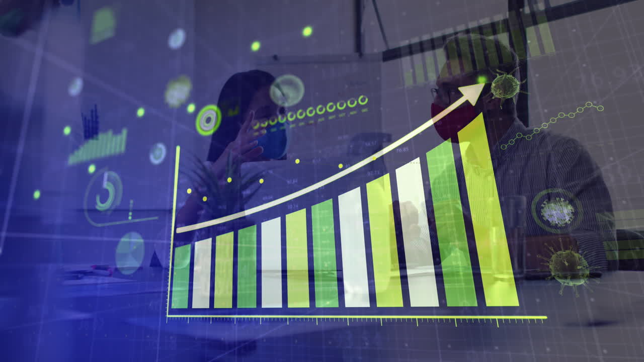 animación del procesamiento de datos financieros sobre personas de negocios con máscaras faciales hablando en la oficina