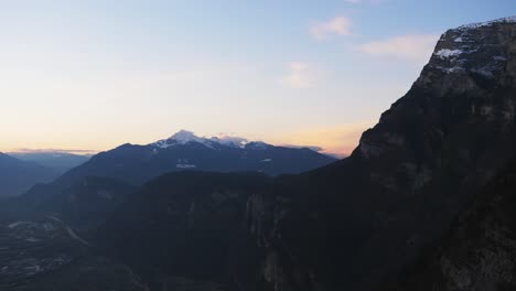 foto fija, vista panorámica desde arriba de la cordillera en trentino italia