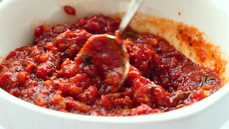 preparación casera de salsa de tomate