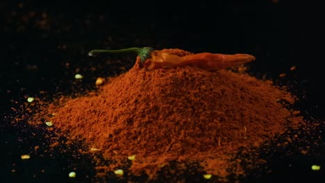 Paprika,-Getrocknete-Chilischote-Und-Pulver