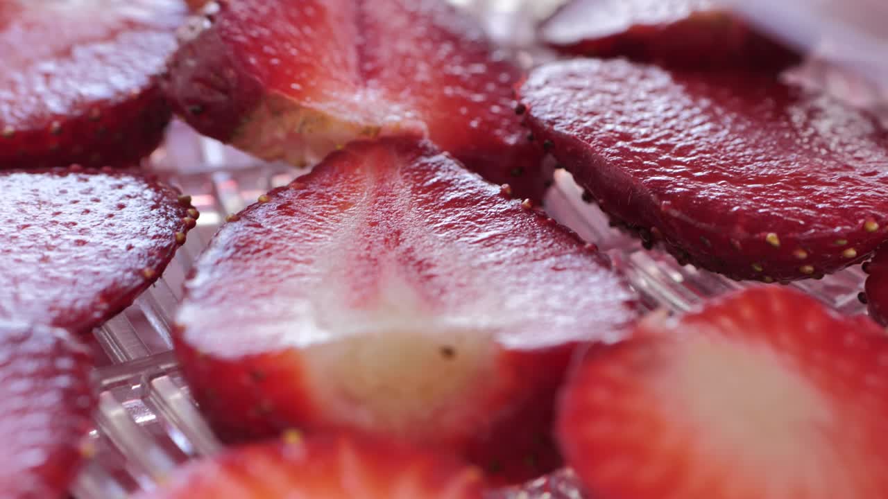딸기 배경 모션 디자인 비디오, 바이오 슬라이스 과일 베리, 컬러 텍스처 클로즈업