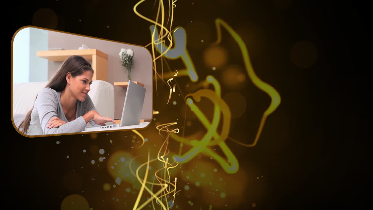 montaje de personas que usan el portátil en casa