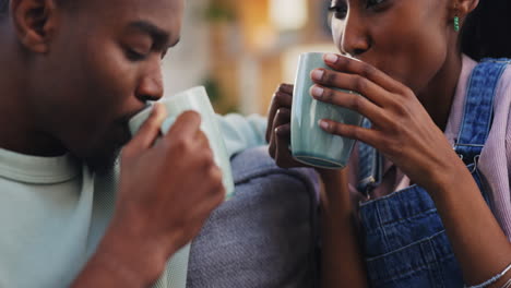 Té,-Tostadas-Y-Conversación-Con-Una-Pareja-Negra