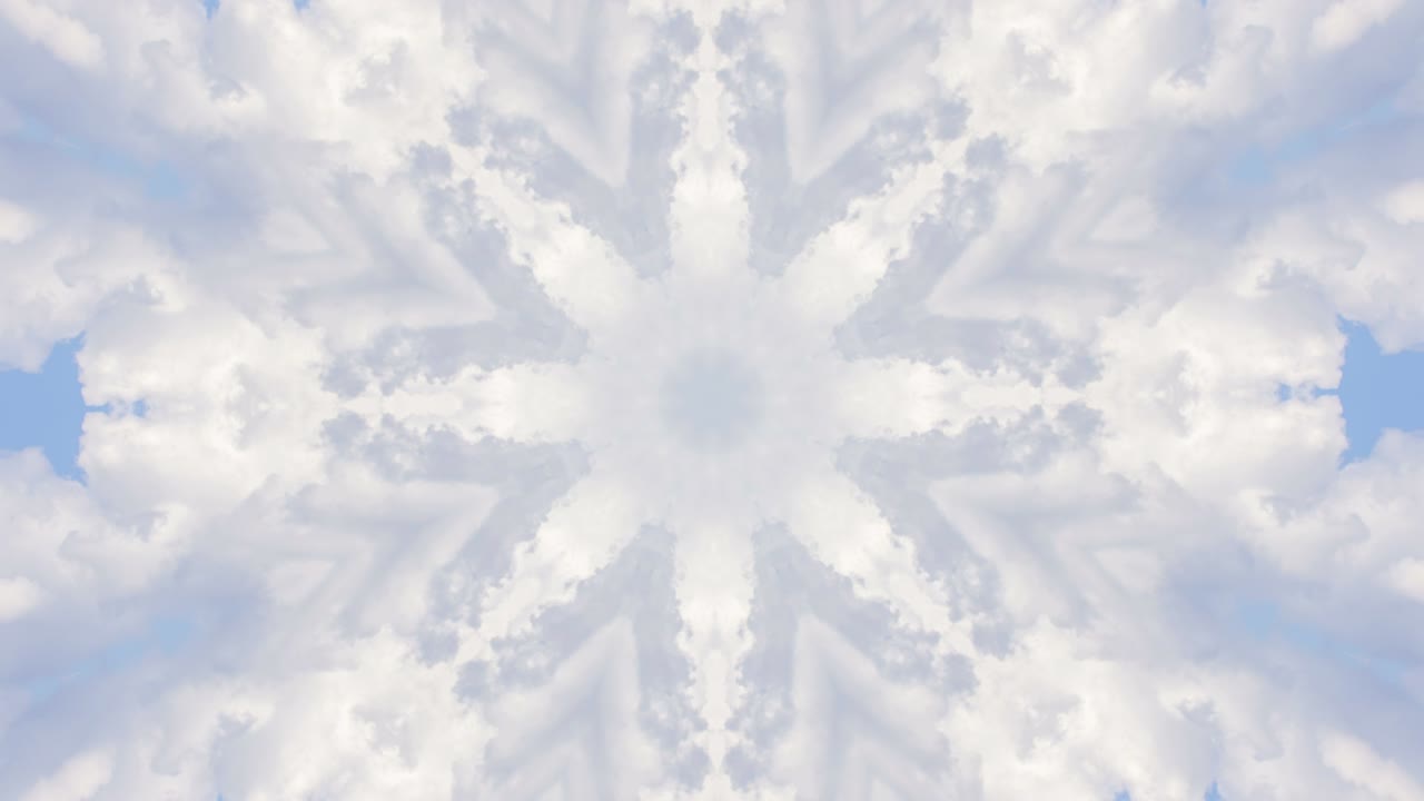 파란색 칼레도스코프 비디오 배경 루프: 기하학적으로 대칭 된 칼레도코프 배경: 구름을 기반으로 한 그림의 흥미로운 패턴