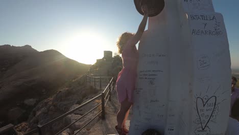 Castillo-De-Jaen,-Spanien-Jaens-Burg-Fliegende-Und-Bodenaufnahmen-Von-Dieser-Mittelalterlichen-Burg-Am-Nachmittag-Im-Sommer,-Es-Zeigt-Auch-Die-Stadt-Jaen,-Die-Mit-Einer-Drohne-Und-Einer-Action-kamera-Mit-4k-24fps-Unter-Verwendung-Von-Nd-filtern-Aufgenommen-Wurde-35