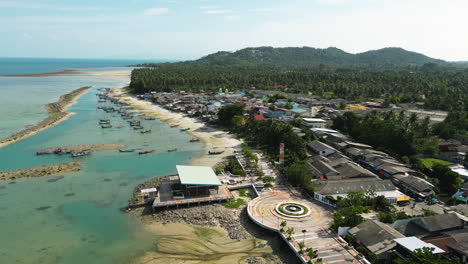 Imágenes-Aéreas-Panorámicas-De-Tailandia-De-Maret,-Distrito-De-Ko-Samui,-Surat-Thani,-Famoso-Destino-De-Vacaciones-En-El-Sudeste-Asiático