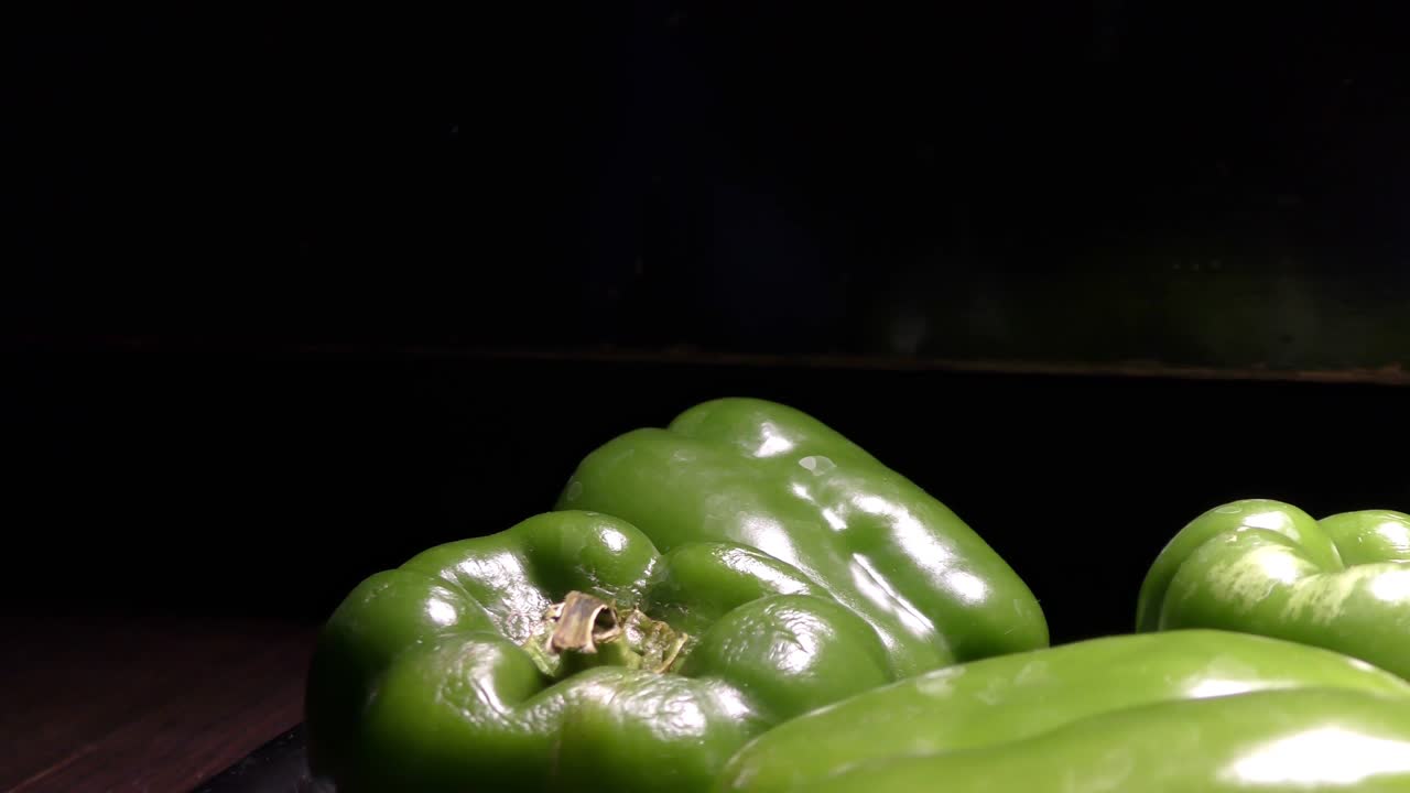 어두운 곳에서 이 둥근 원으로 움직입니다.