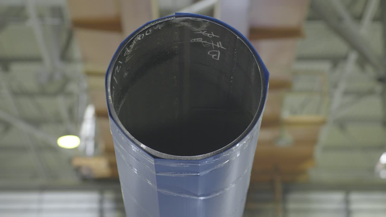 검사 중인 대형 산업 파이프